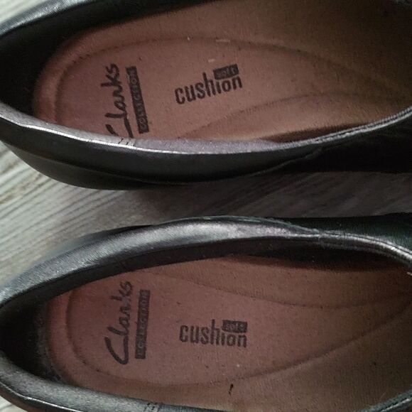 Clarks black slip on shoes Sz 8 - Picture 6 of 9